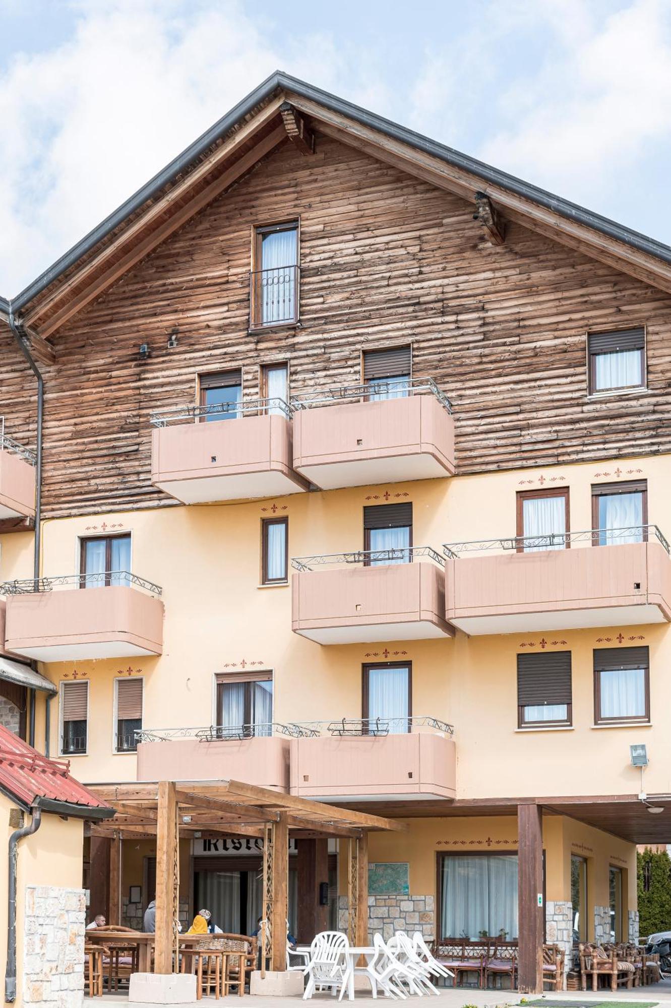 Hotel Vescovi Азиаго Екстериор снимка